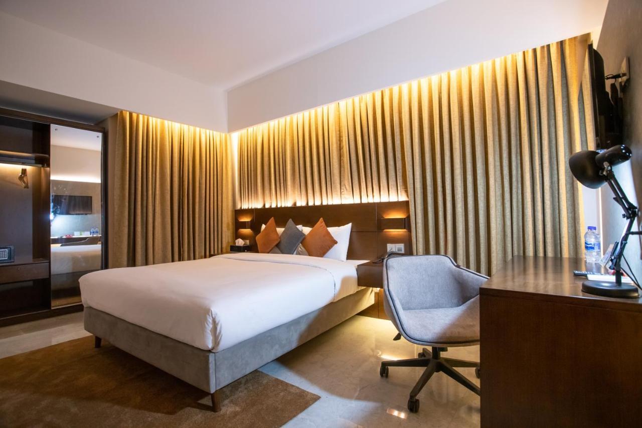 Jatra Flagship Chattogram City Centre Чіттаґонґ Екстер'єр фото